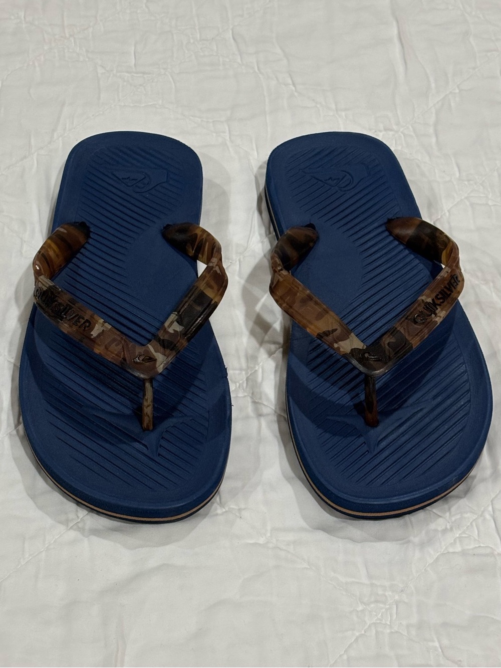 Quiksilver Men's Navy Blue Flip-Flops with Brown Tortoiseshell Straps